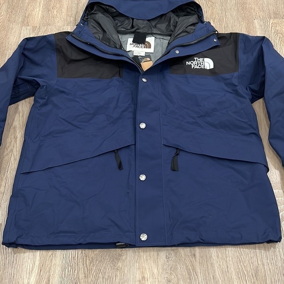 The North Face Blue and Black Jacket - Picture 5 of 13